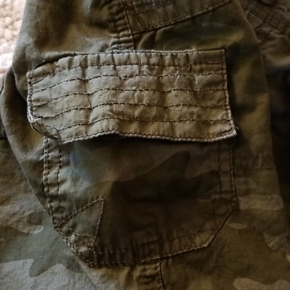 💚Cute camo shorts💚 - Picture 6 of 8